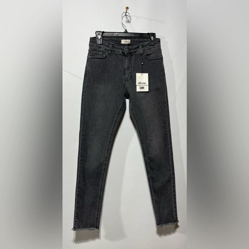 Dixie Women's Gray Skinny Jeans Size Medium ( Waist 28”) Inseam 28”New with tags